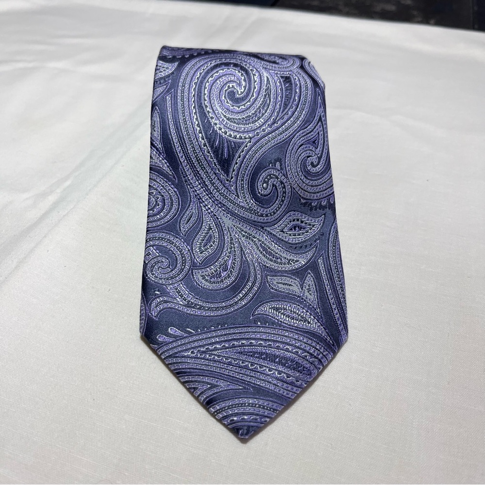MICHAEL Michael Kors Gray Silver & Lavender Paisley Silk Tie